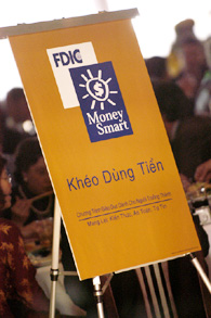 Para satisfacer las necesidades de la comunidad vietnamita, la FDIC trabajó con socios en todo el país para traducir el premiado plan de estudios de educación financiera Money Smart al vietnamita.