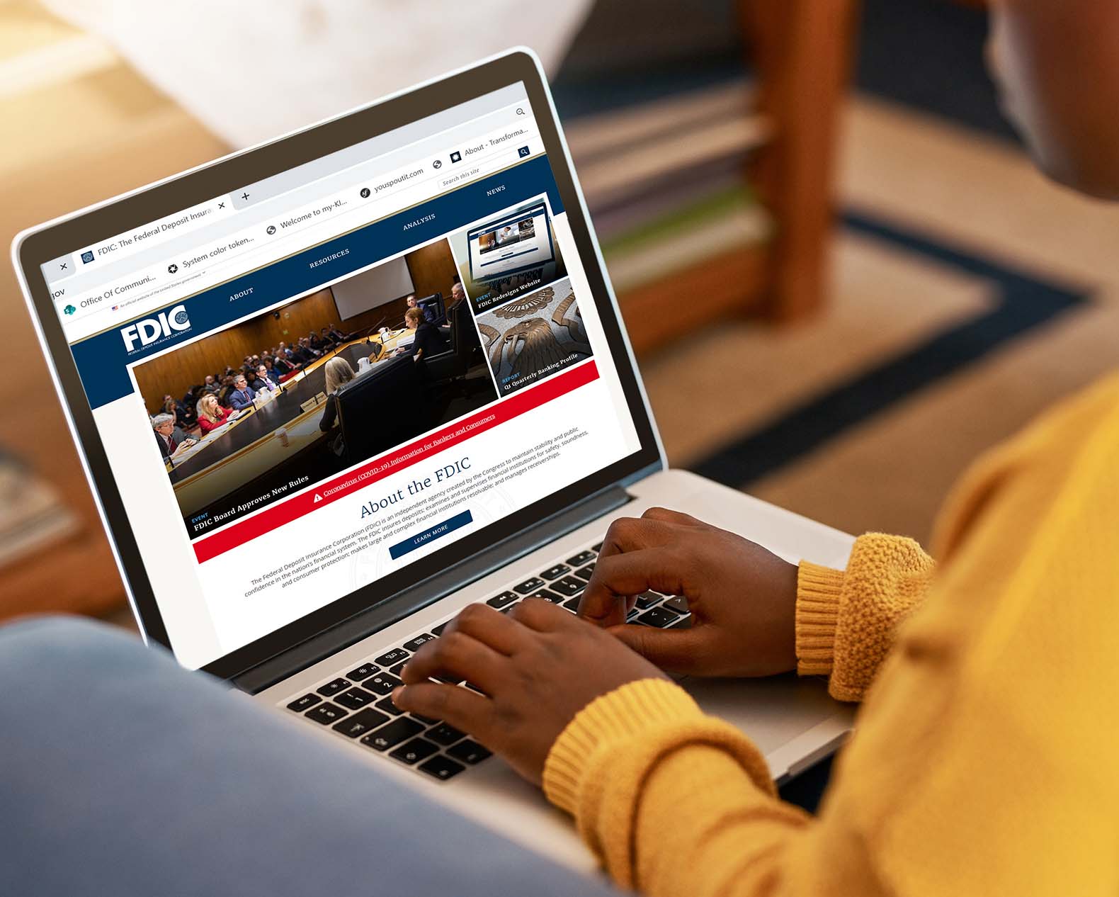 Covid alert on FDIC website seen on a laptop
