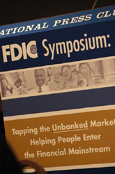 La primera conferencia del FDIC sobre Dirigiéndonos al mercado no usuario de servicios bancarios se realizó el 5 de noviembre de 2003 en el National Press Club de Washington, DC.